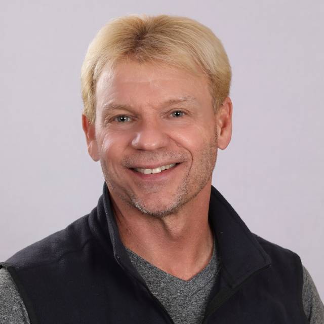 Personal Trainer Courts Plus